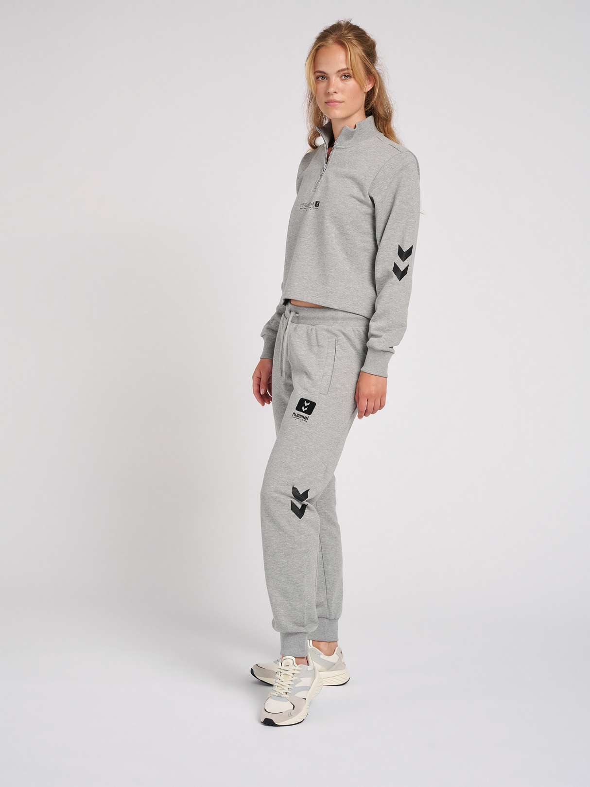 hummel Women's Legacy Nikka Cropped Half Zip-5