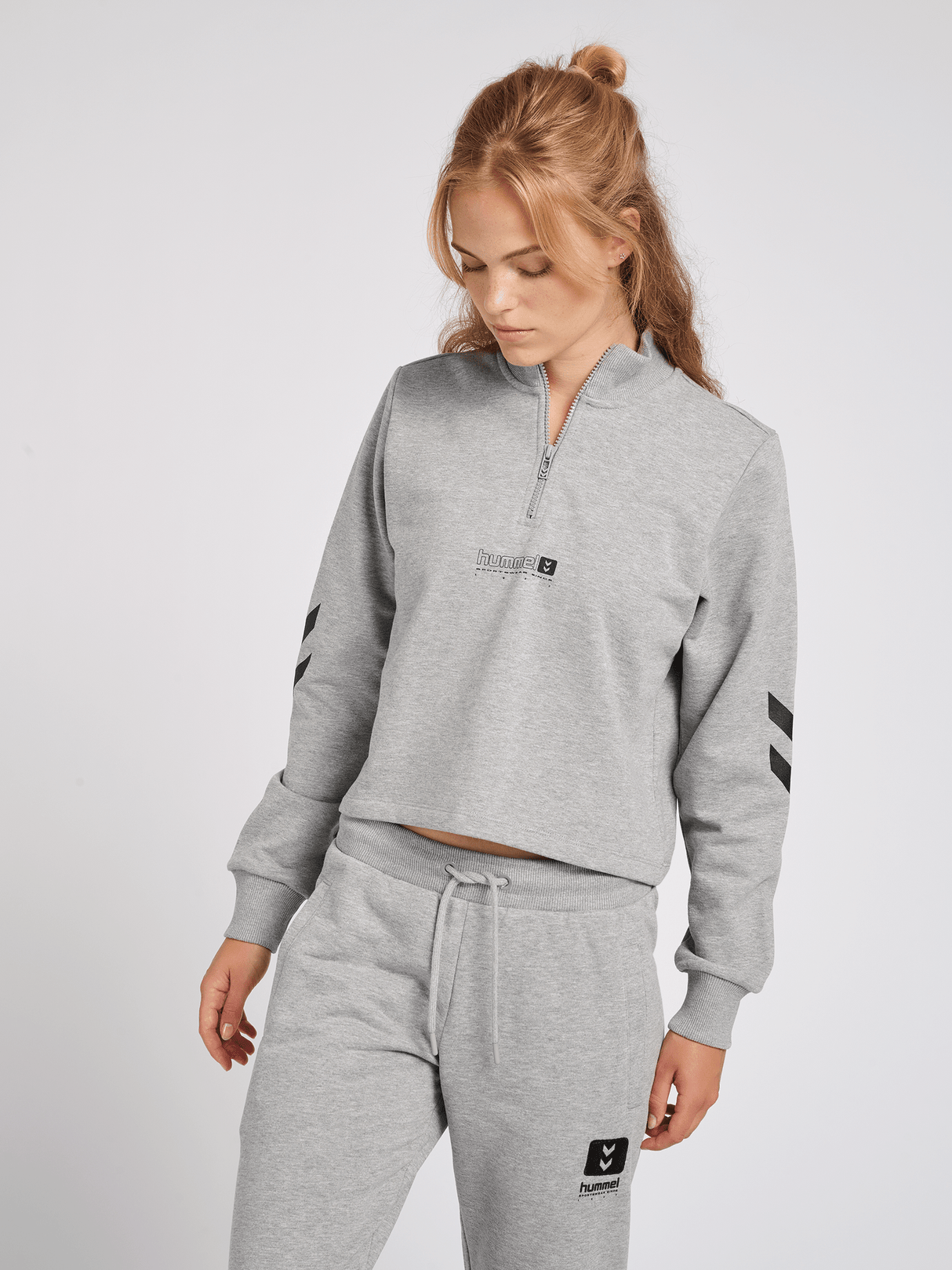 hummel Women's Legacy Nikka Cropped Half Zip-6