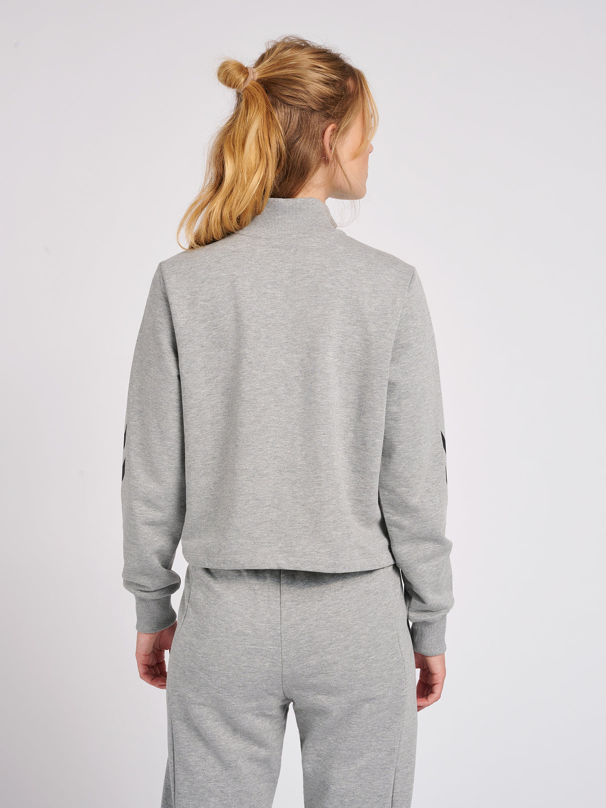 hummel Women's Legacy Nikka Cropped Half Zip-7