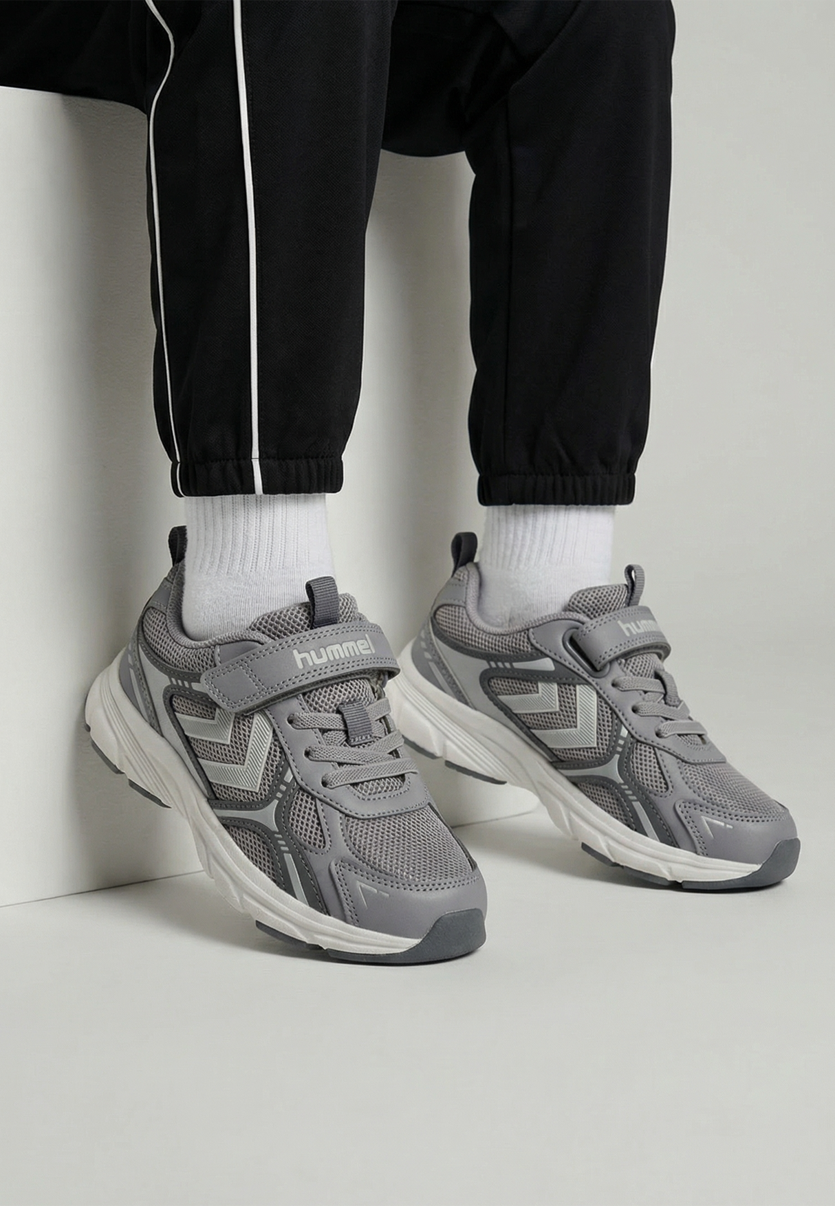 hummel Youth Effort One Velcro Shoes-5