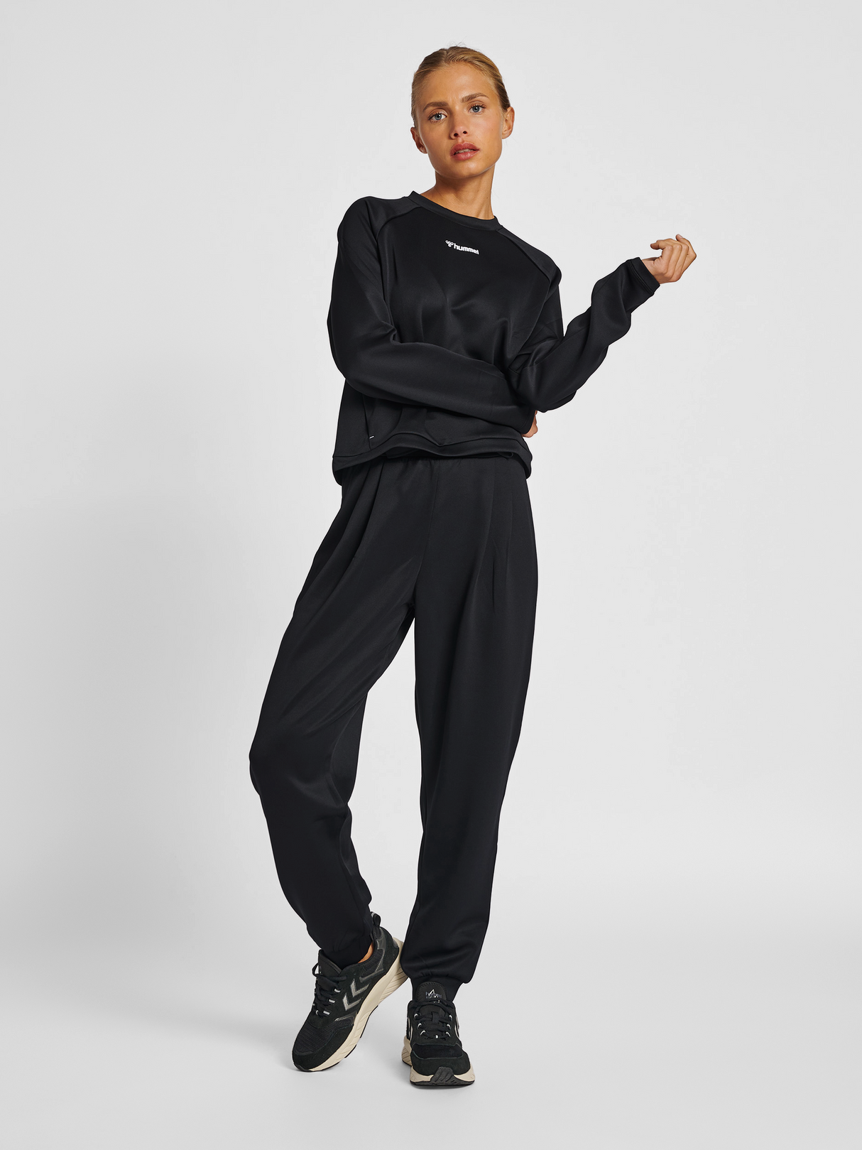 hummel Women's Mindful Training Kalu Shorts Sweatshirt-4